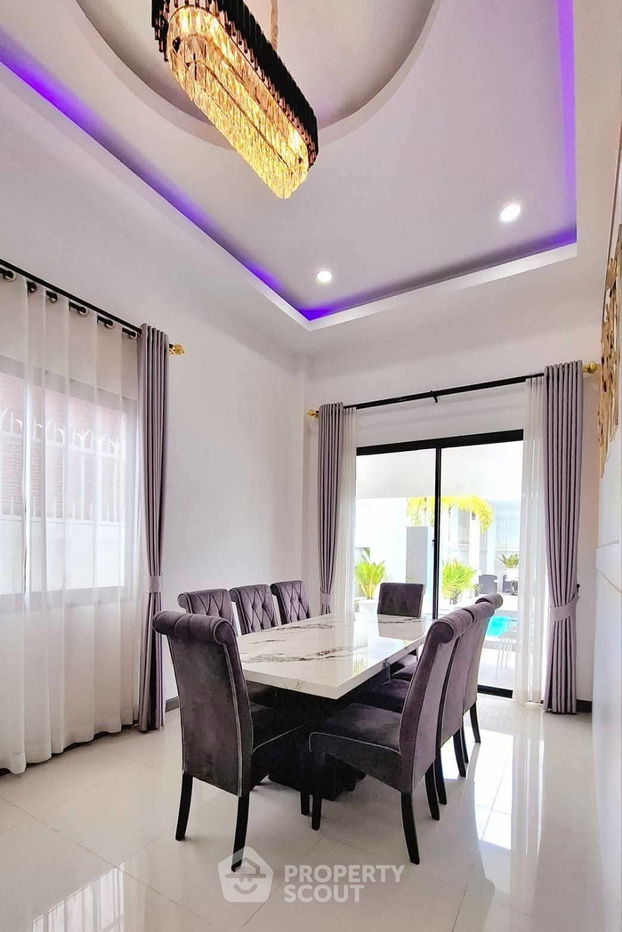 picture 3-BR Villa close to East Pattaya (ID 2155505) - 10/17