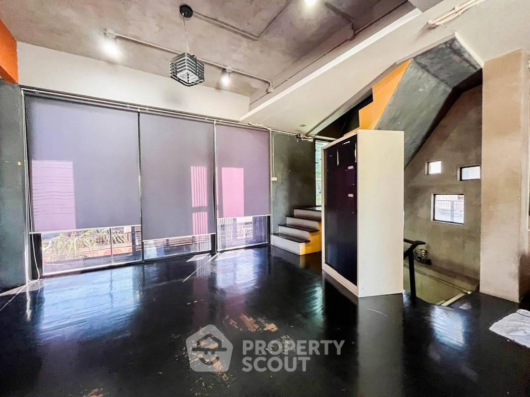 picture 4-BR Townhouse in Wat Tha Phra (ID 2032054) - 6/11