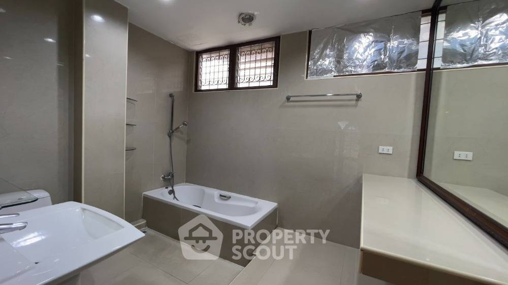 picture 4-BR Townhouse near ARL Ramkhamhaeng (ID 1289054) - 8/16
