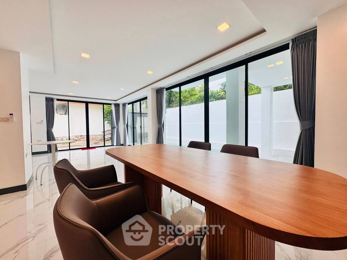 รูป วิลล่า 5-ห้องนอน ใกล้ เมืองพัทยา (ID 2118499) - รูปที่ 4/24