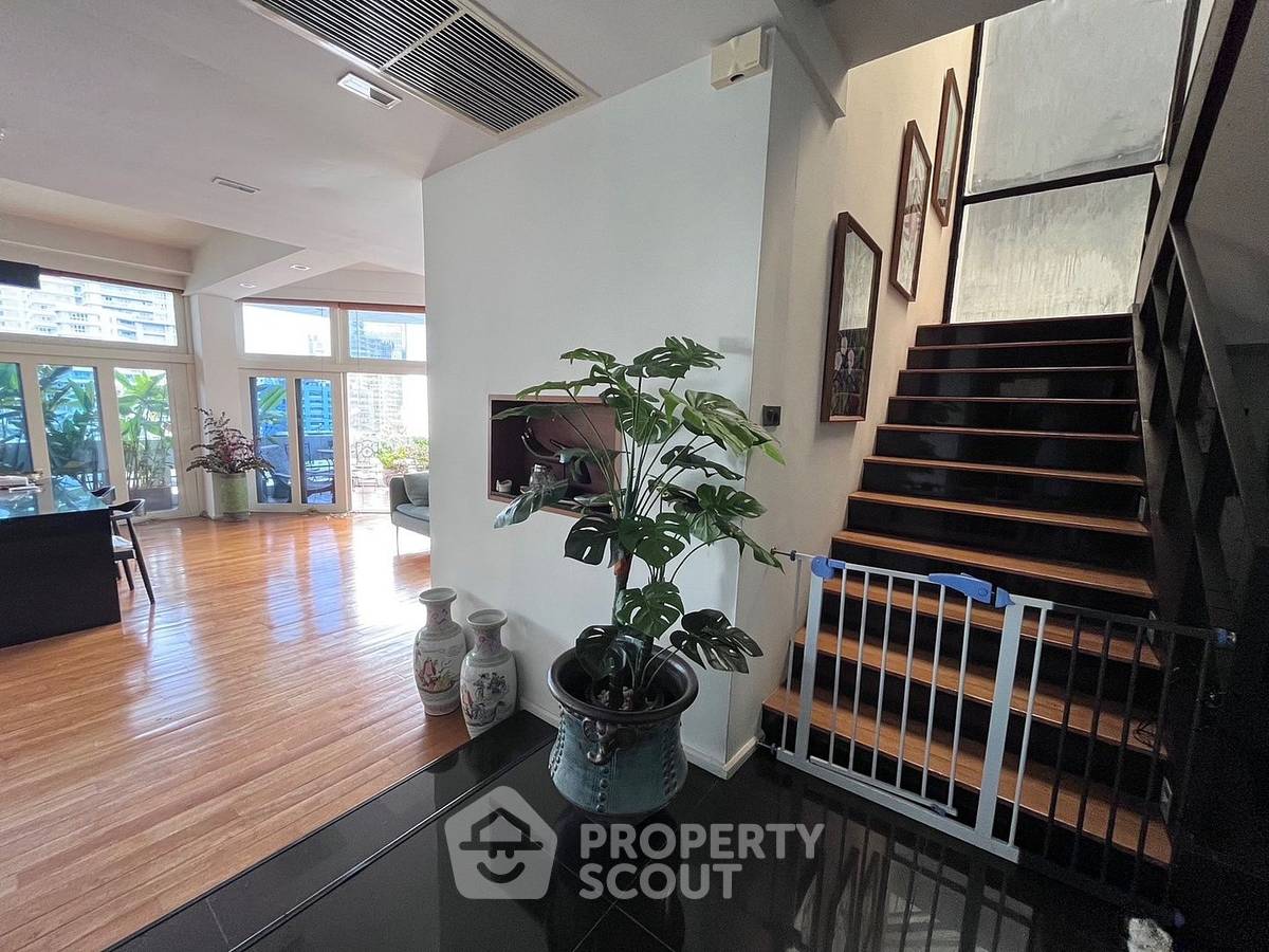 picture 2-BR Condo at Sukhumvit House Condominium near MRT Sukhumvit (ID 1065647) - 7/11