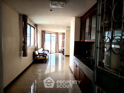 Condos for sale Jomtien Sai 1 : 3-BR Condo at Jomtien Paradise Condominiums close to Jomtien Beach (ID 2209600)