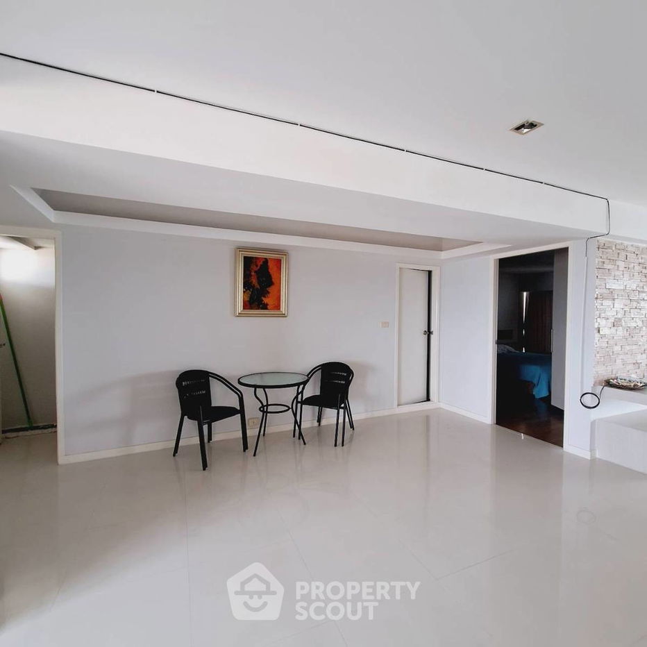 picture 3-BR Condo at Sunshine Beach Condotel close to Pattaya (ID 2070662) - 12/19