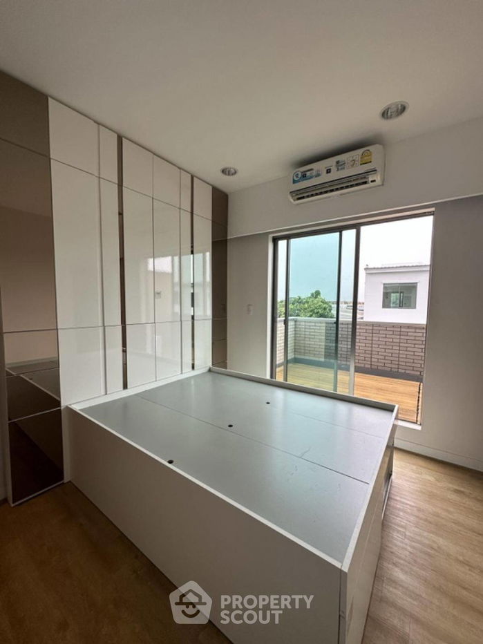 picture 4-BR Townhouse at Siamese Blossom @ Fashion in Khan Na Yao (ID 1602646) - 2/9