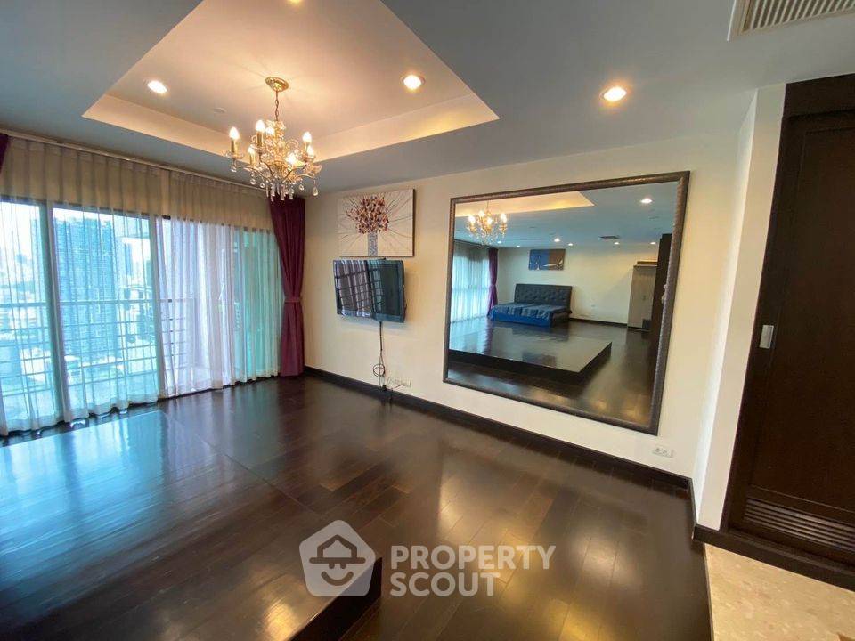 picture Studio Condo at Sathorn Gardens near MRT Si Lom (ID 1941298) - 9/16