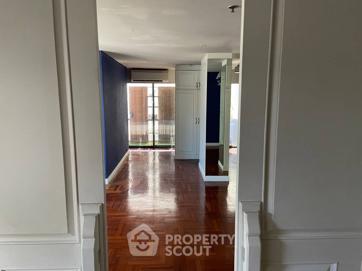 picture 4-BR Condo at Baan Sathorn Condominium near MRT Lumphini (ID 1326650) - 8/18