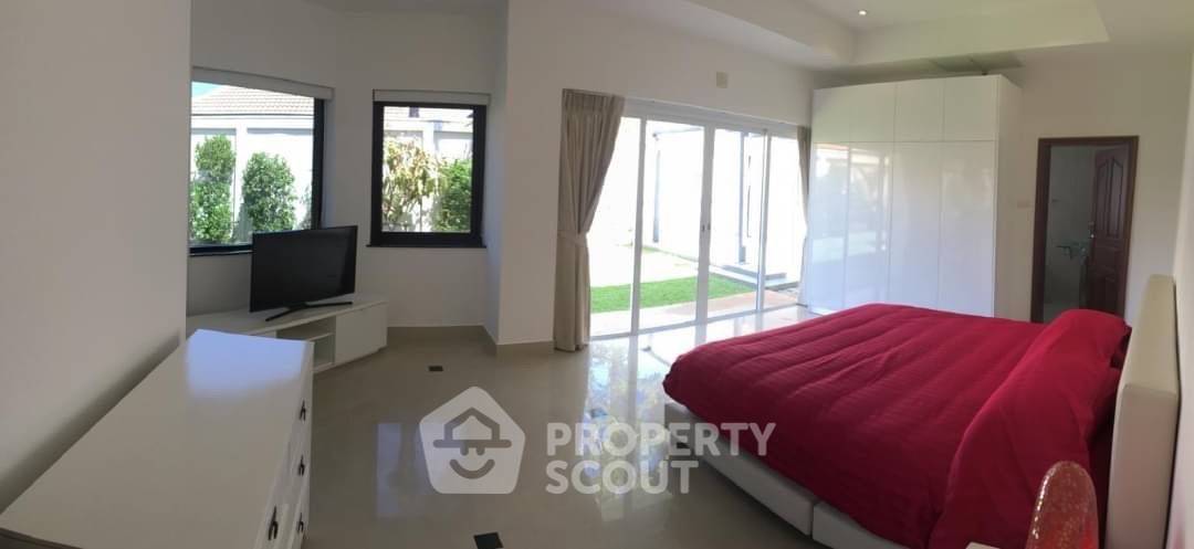 picture 4-BR Villa close to Pattaya South (ID 1540244) - 4/16
