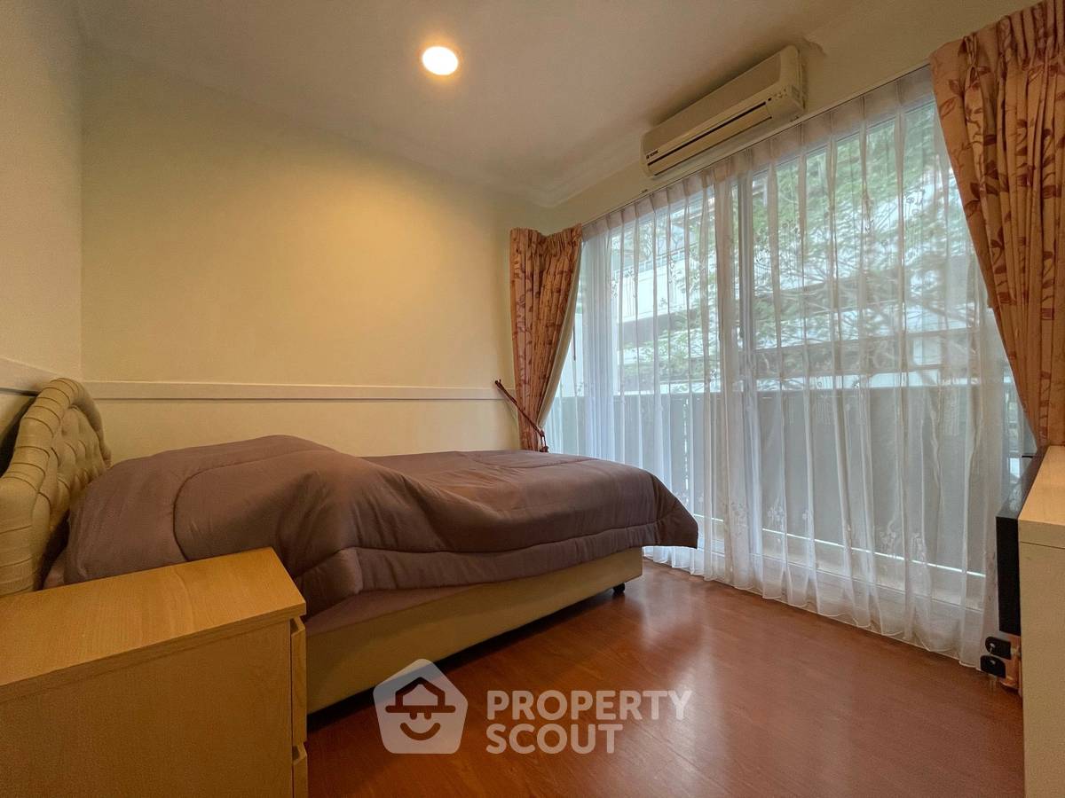 picture 3-BR Condo at Lumpini Suite Sukhumvit 41 near BTS Phrom Phong (ID 938204) - 9/12