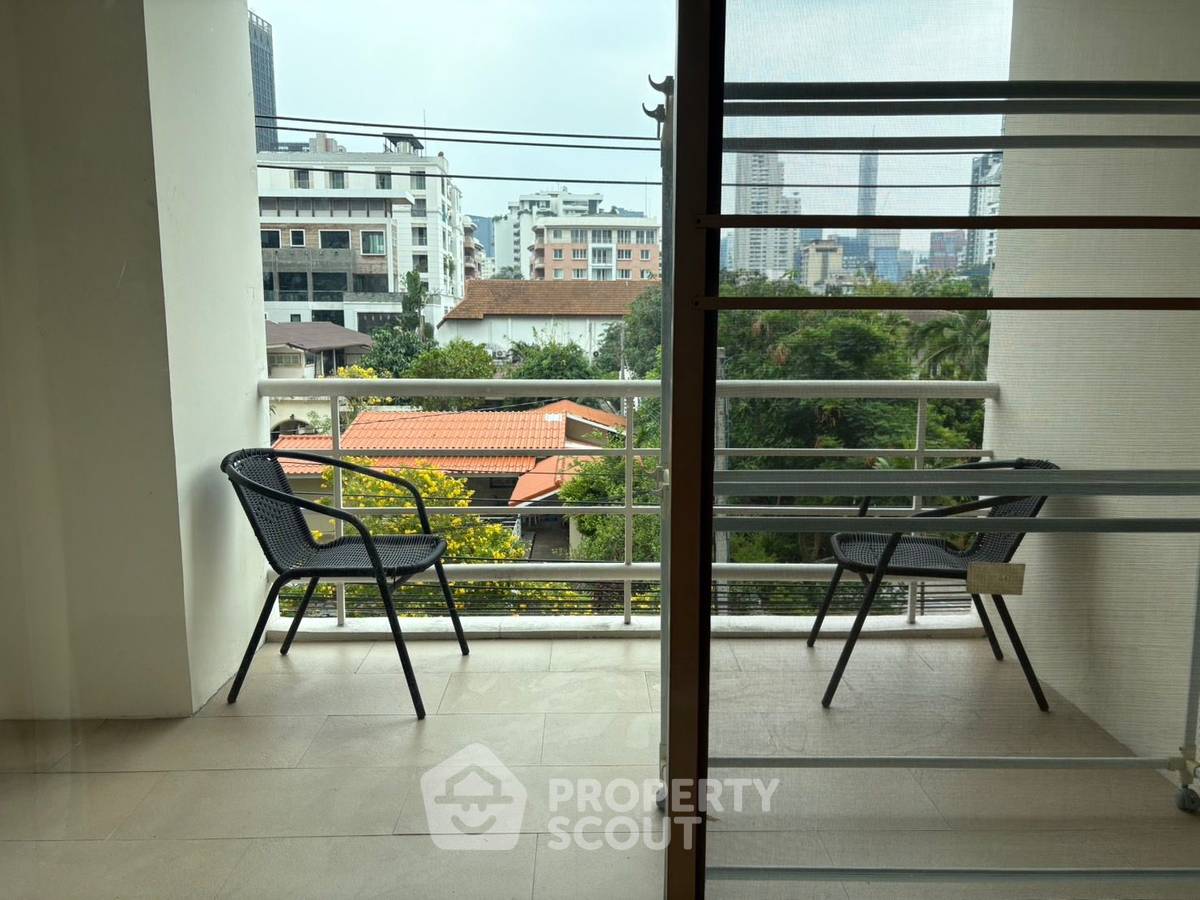 picture 2-BR Condo at The Amethyst Sukhumvit 39 near BTS Phrom Phong (ID 2100830) - 5/17