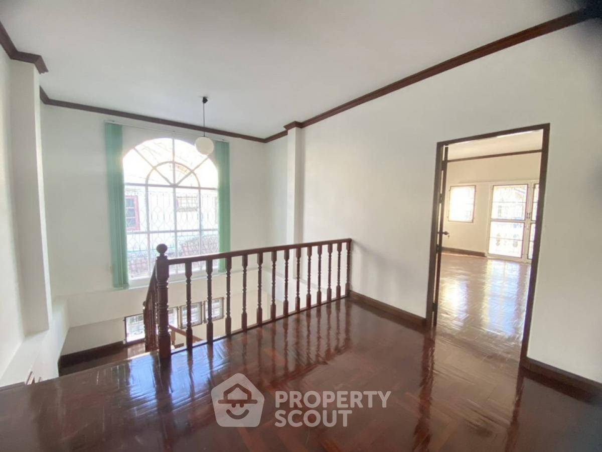 picture 4-BR House at Nakarin Garden in Khlong Sam Prawet (ID 1592911) - 5/7