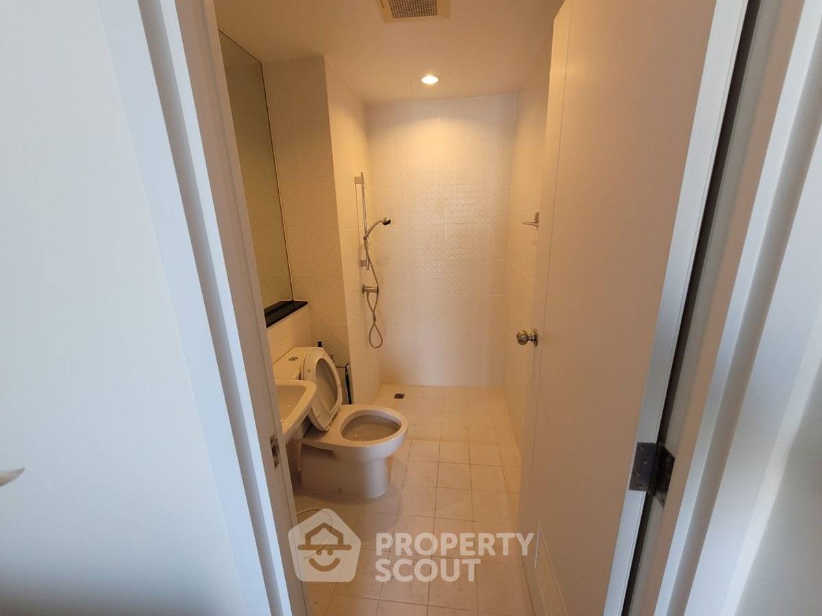 picture 2-BR Condo at The Tree Interchange near MRT Bang Pho (ID 1045049) - 6/11