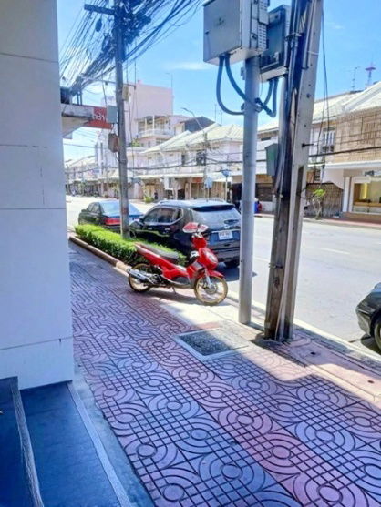 picture BTS Ratchathewi 2.5 km. Rajadamnern Boxing Stadium 3-story 4-unit commercial building for rent road - 8/8