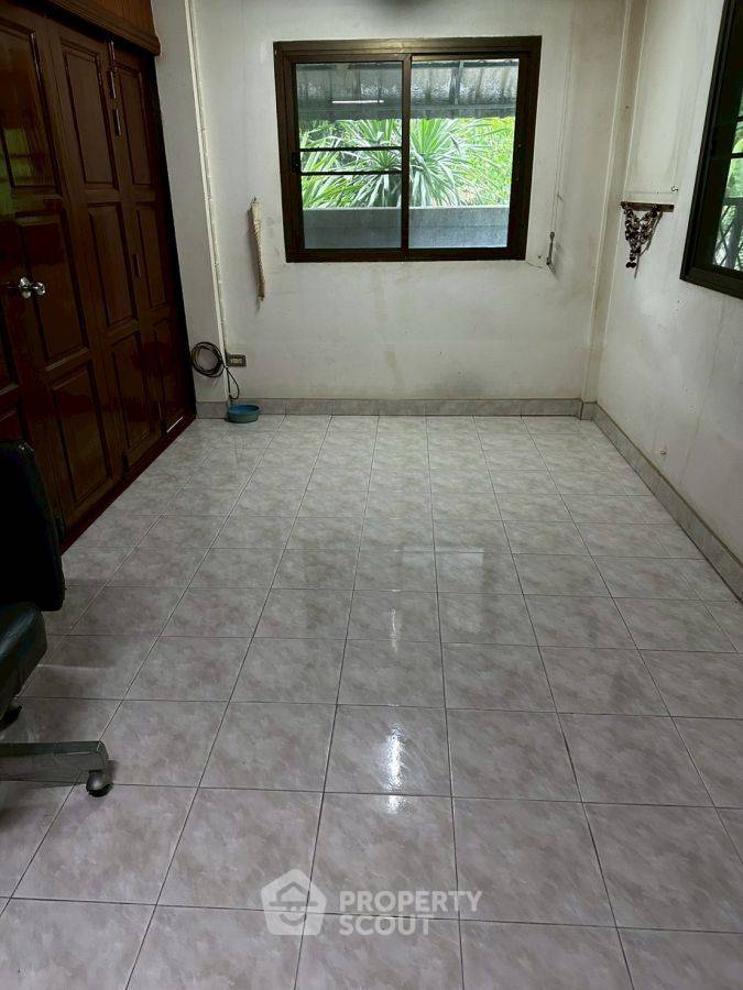 picture 7-BR House at 95E1 in Khlong Chan (ID 2147360) - 4/10