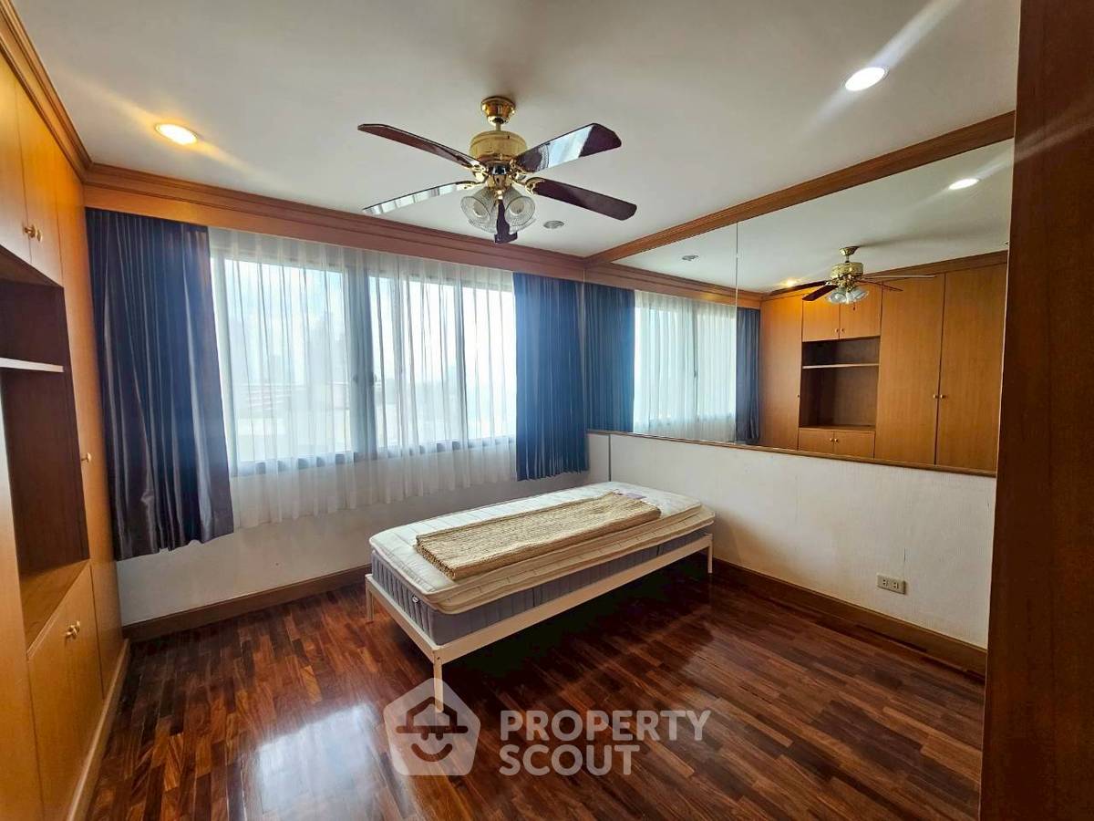 picture 2-BR Condo at Supreme Ville Condominium near MRT Khlong Toei (ID 2293331) - 7/18