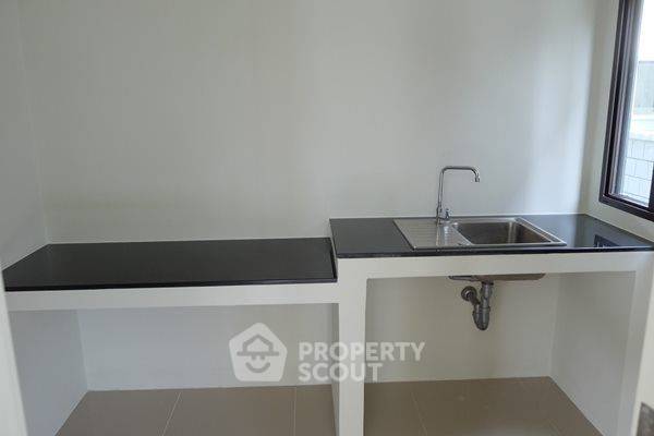 picture 4-BR House at Centro Bangna Km.7 in Bang Kaeo (ID 2150290) - 4/10