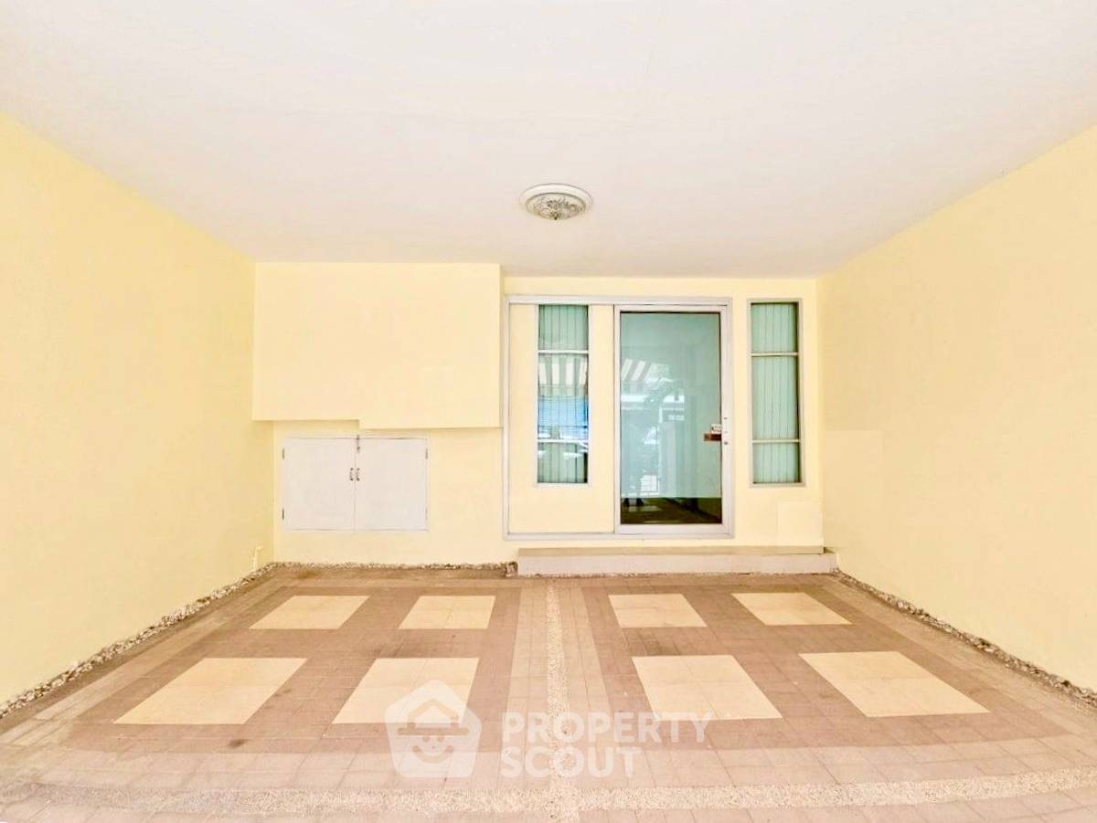 รูป ทาวน์เฮาท์ 3-ห้องนอน ที่ บ้านกลางเมือง มอนติ-คาร์โล ใน ลาดยาว (ID 2294599) - รูปที่ 36/38