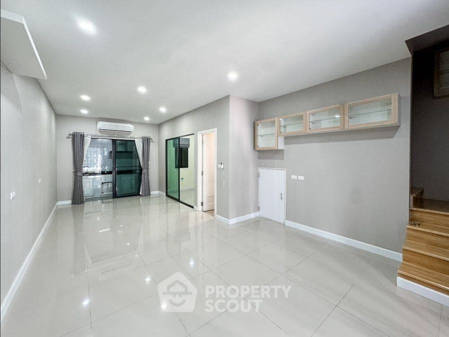 รูป บ้าน 4-ห้องนอน ที่ พาทิโอ วัชรพล รามอินทรา ใกล้ BTS มหาวิทยาลัยเกษตรศาสตร์ (ID 2150444) - รูปที่ 2/10