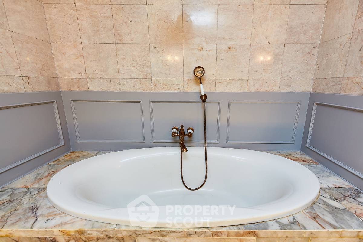 picture 3-BR Condo at Mahogany Tower Condominium near MRT Queen Sirikit National Convention Centre (ID 997362) - 22/30