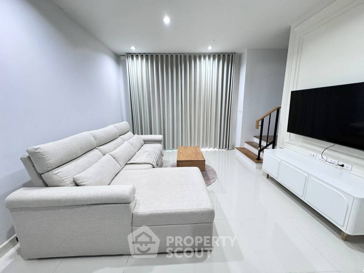 picture 3-BR Townhouse at Baan Klang Muang Rama 9-Krungthep Kreetha close to Suvarnabhumi Airport (ID 2285501) - 35/38
