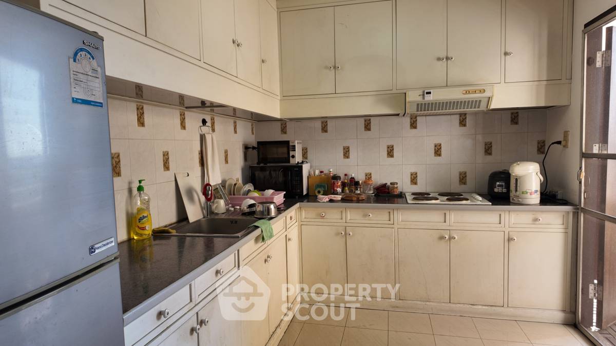 picture 3-BR Condo at Floral Chiangmai Condominium close to Wat Ket Karam (ID 2075132) - 8/14