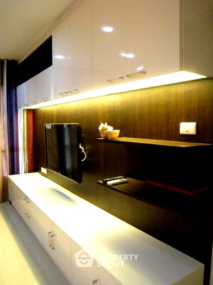 Condos for sale Soi Sukhumvit 71 : 2-BR Condo at Condo One Sukhumvit 67 near BTS Phra Khanong (ID 565194)