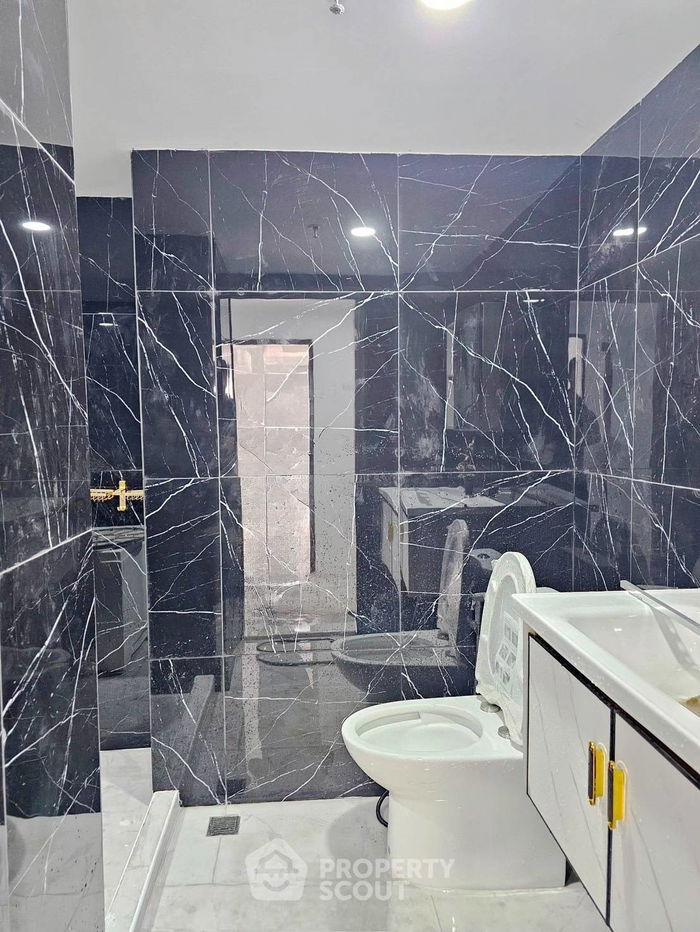 picture 5-BR Condo at Resorta Yen-Akat near MRT Khlong Toei (ID 2027895) - 15/15