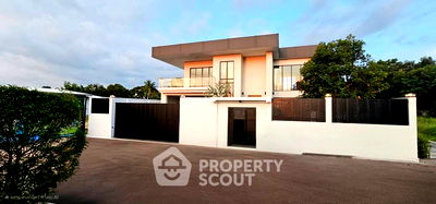 Houses for sale Nong Prue, Chonburi : 6-BR Villa at The Privacy Villa Mabprachan close to Map Prachan Lake (ID 2130414)
