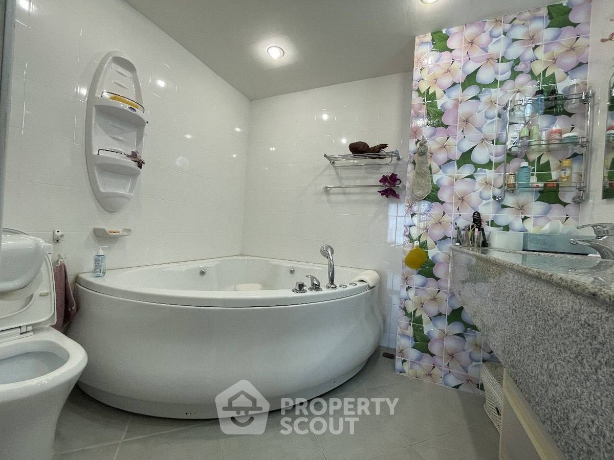 picture 3-BR Condo at Jomtien Beach Mountain Condominiums close to Pattaya (ID 2191298) - 13/19