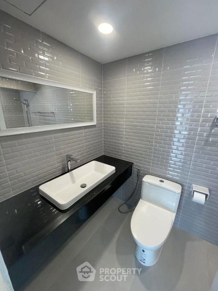 picture 3-BR Condo at Ruamjai Heights Condominium near ARL Makkasan (ID 2116132) - 19/28