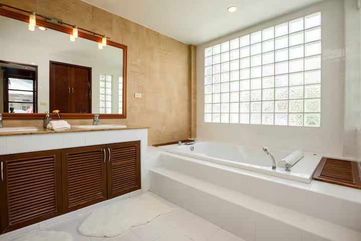 picture Urgent sale: 3-storey townhouse at Sukhumvit 39,  priced at only 32.9 million baht. - 7/7