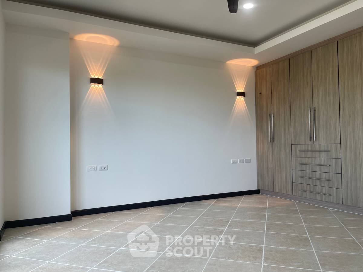 รูป คอนโด 3-ห้องนอน ที่ วิวทะเล เรสซิเดนซ์ 5 พระตำหนัก ใกล้ ถนนพระตำหนัก พัทยา (ID 2193125) - รูปที่ 14/23