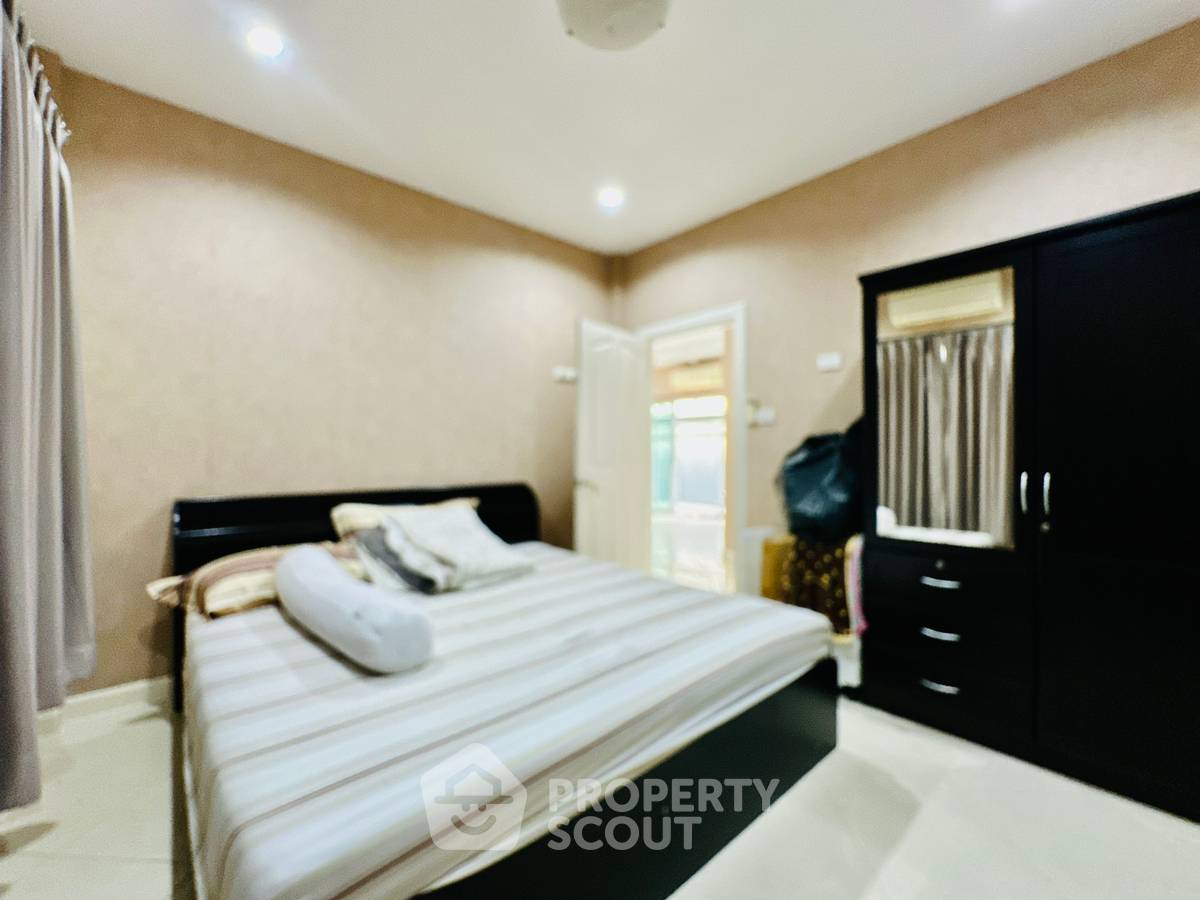 picture 3-BR Villa close to East Pattaya (ID 2068925) - 7/12