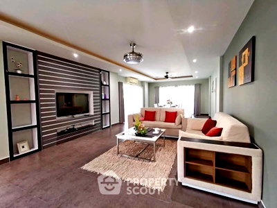 Condos for sale : 2-BR Condo For Sale, Tudor Court, Near Phratamnak (Bang Lamung) (ID 2148435)