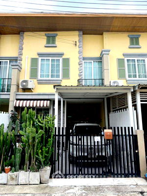 Townhouses for sale Bangkok-Chon Buri Motorway : 4-BR Townhouse at Golden Town 2 Onnut-Pattanakarn in Prawet (ID 2171353)