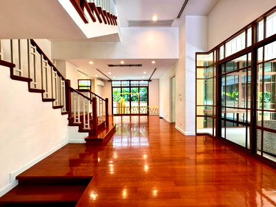 Houses for rent Watthana : Baan Sansiri 67 | Luxurious 4 Bedroom House in Phra Khanong - BR28286SH