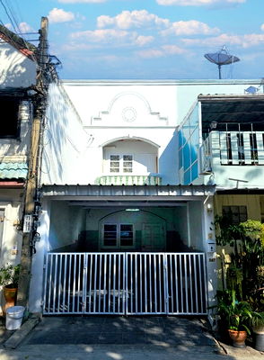 Townhouses for sale Ramkhamhaeng Road : S484 [For Sale] 2-storey townhouse, Preecha Village 8 🚆 MRT SAT Station / Hua Mak 💰 Price only 2.49 million baht.