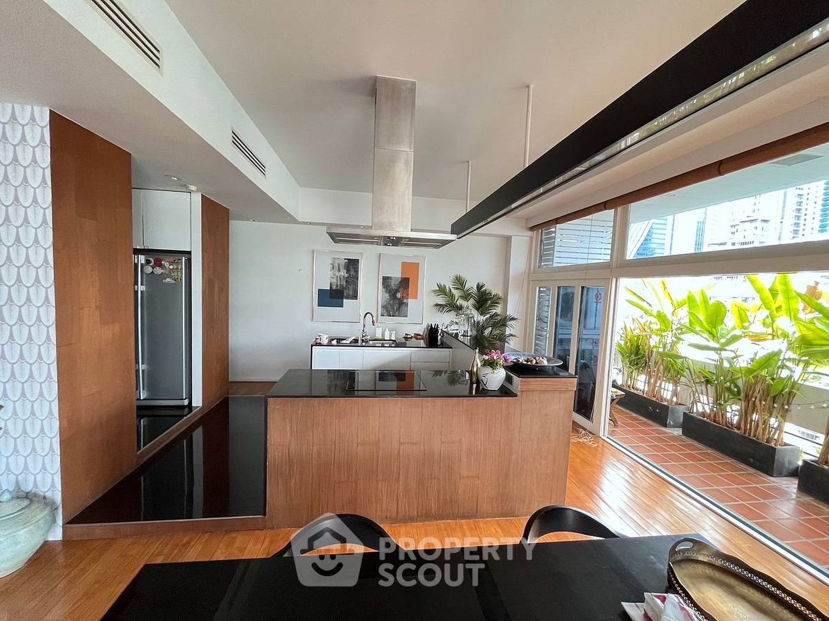 picture 2-BR Condo at Sukhumvit House Condominium near MRT Sukhumvit (ID 1065647) - 1/11