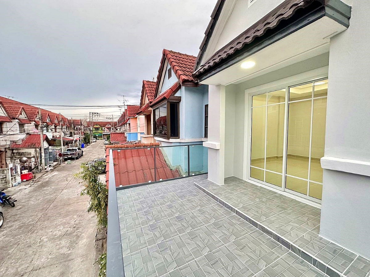 รูป บ้านสวยมาก มีเทอเรซหน้าบ้าน   #หมู่บ้านสวีทโฮม ปาร์ค  ทาวน์เฮ้าส์ 3 ห้องนอน รีโนเวทใหม่  ติดถนนบางกรวย – ไทรน้อย  ใกล้แม็คโคร บางบัวทอง - รูปที่ 21/28