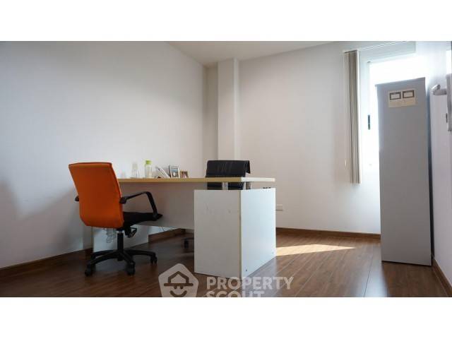 picture 1-BR Townhouse at Biz Galleria in Nuan Chan (ID 2150211) - 6/10
