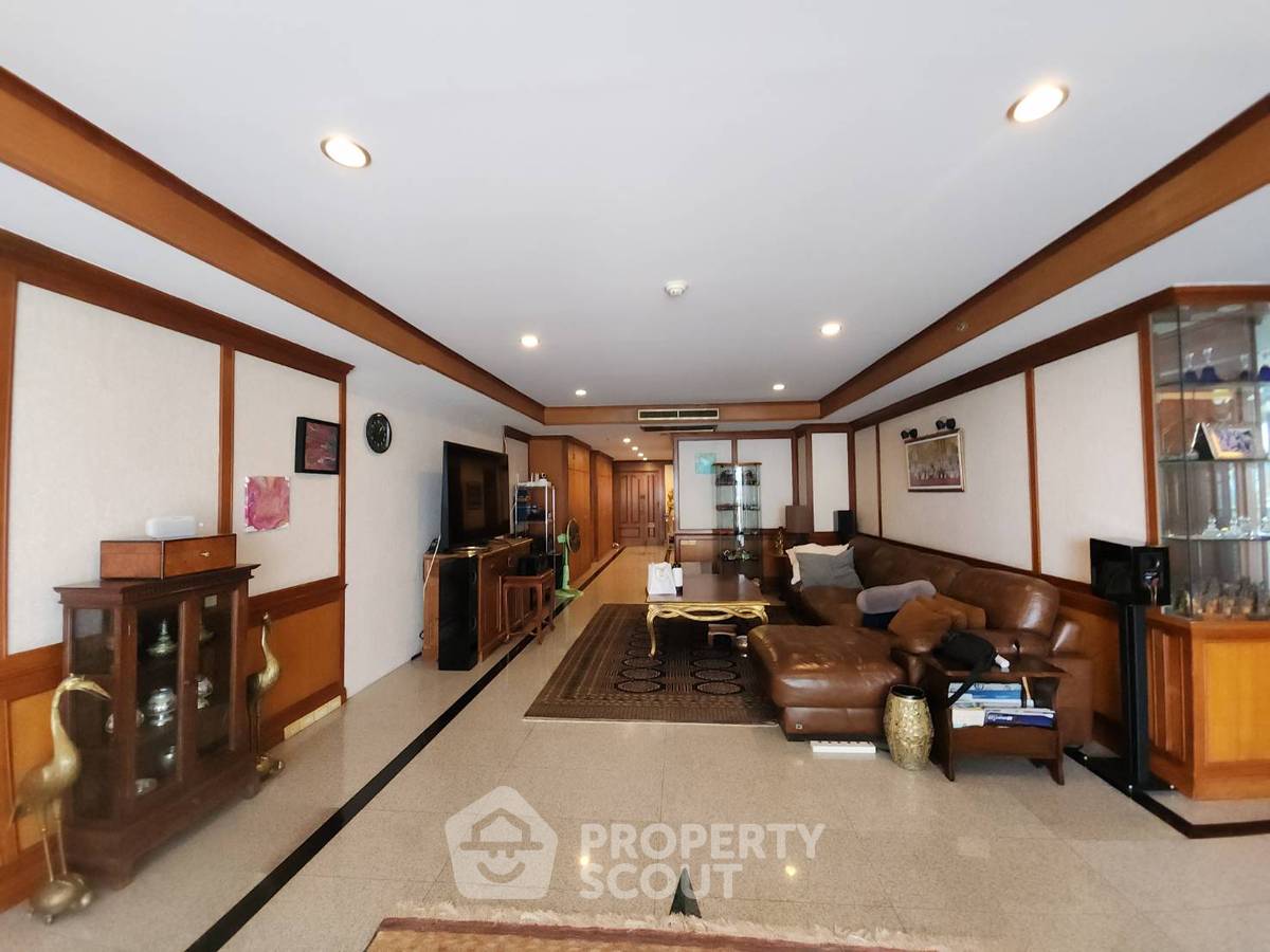 picture 3-BR Condo at Las Colinas near BTS Asok (ID 2235349) - 1/15