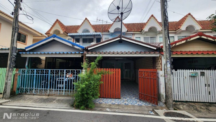 รูป 68080998 : ขายทาวน์เฮ้าส์ 2 ชั้น บนที่ดินขนาด 17 ตรว. หมู่บ้านรินทิชา ถนนแพรกษา 11 ( ซอยมังกร ) สมุทรปราการ - รูปที่ 1/18