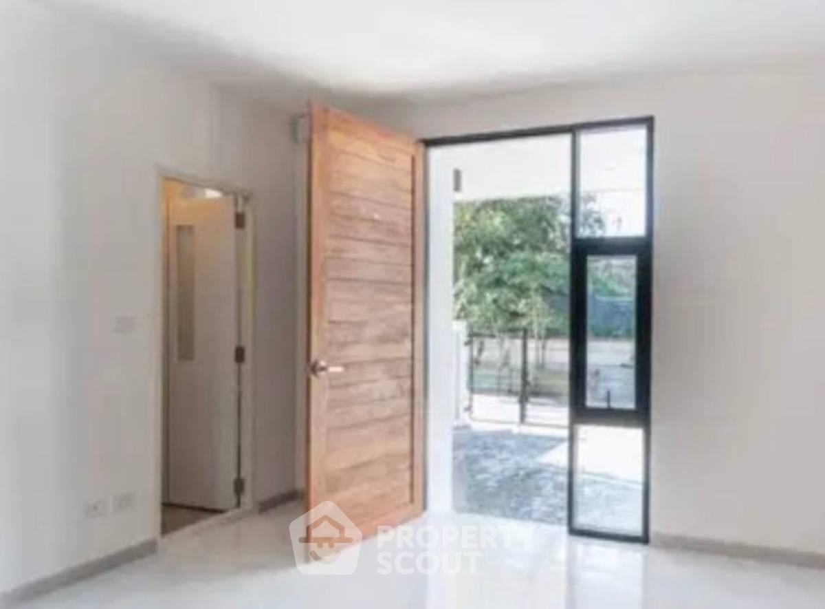 รูป ทาวน์เฮาท์ 2-ห้องนอน ใน บางนาเหนือ (ID 2280508) - รูปที่ 3/3