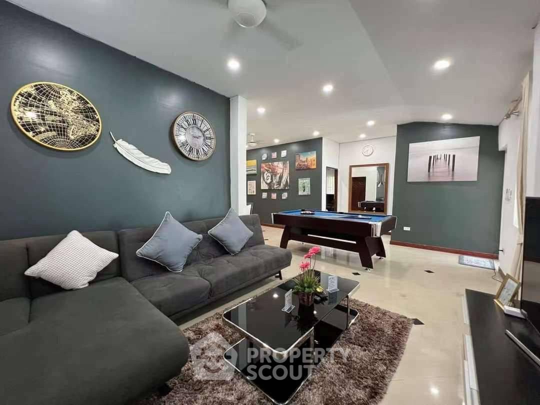 picture 3-BR House close to Pattaya South (ID 2258731) - 7/13
