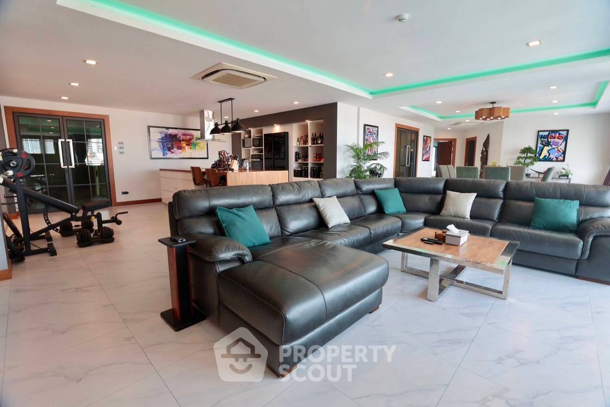 picture 3-BR Condo at Tropicana Condotel Pratumnak close to Phratamnak (ID 1920851) - 2/24