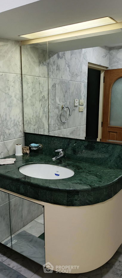 picture 3-BR Condo at Siam Penthouse 1 Condominium near BTS Nana (ID 2054780) - 6/38
