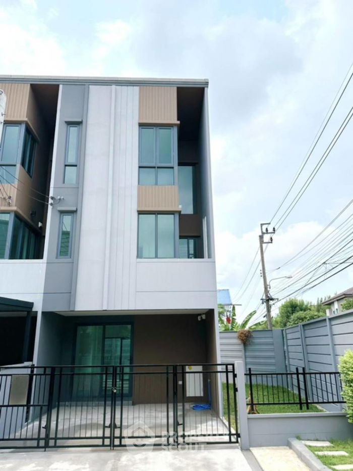 picture 3-BR Townhouse at Baan Klang Muang Suksawat in Bang Phueng (ID 1790609) - 1/18