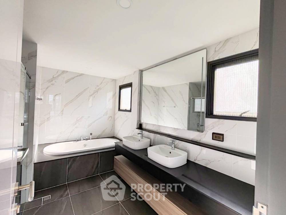picture 4-BR House in Bang Kaeo (ID 1901423) - 8/12