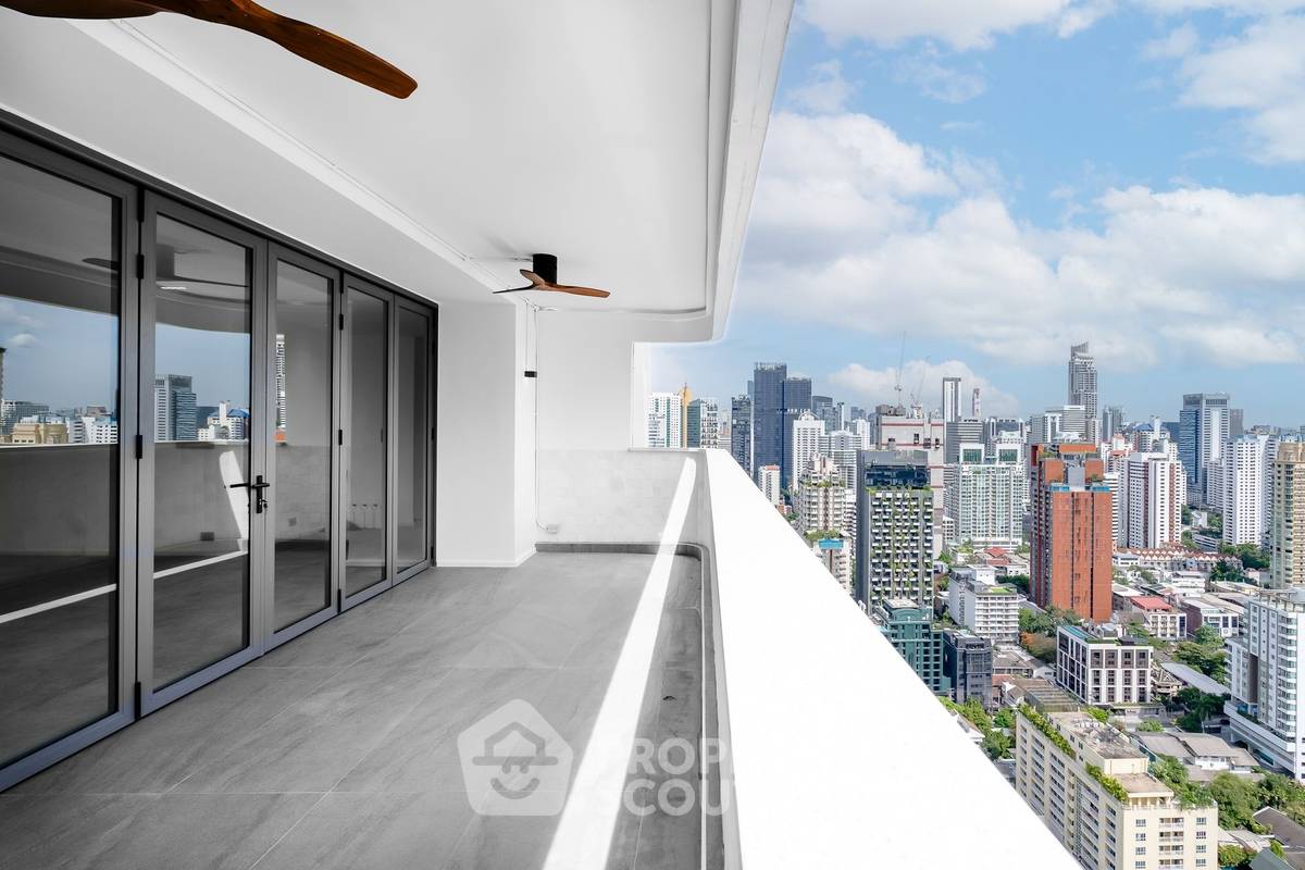 picture BRAND NEW PENTHOUSE WITH CITY AND RIVER VIEWS BEHIND EMQUARTIER IN PHROM PHONG (ID 1491574) - 8/40