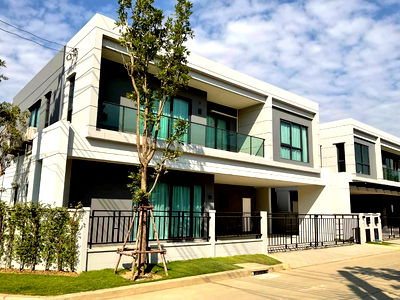 บ้านเดี่ยวให้เช่า : บ้าน 2 ชั้น หมู่บ้าน Centro Bangna 4 นอน 5 น้ำ ใกล้เมกะบางนา 289 ตร.ม. ค่าเช่า 130,000 บาท
