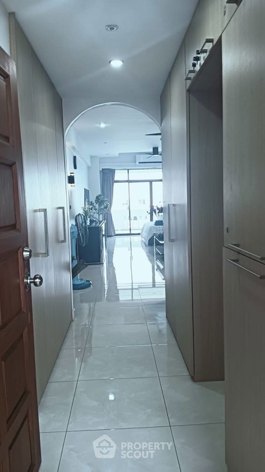 picture 1-BR Condo at Jomtien Complex Condotel close to Jomtien Beach (ID 2107278) - 5/19